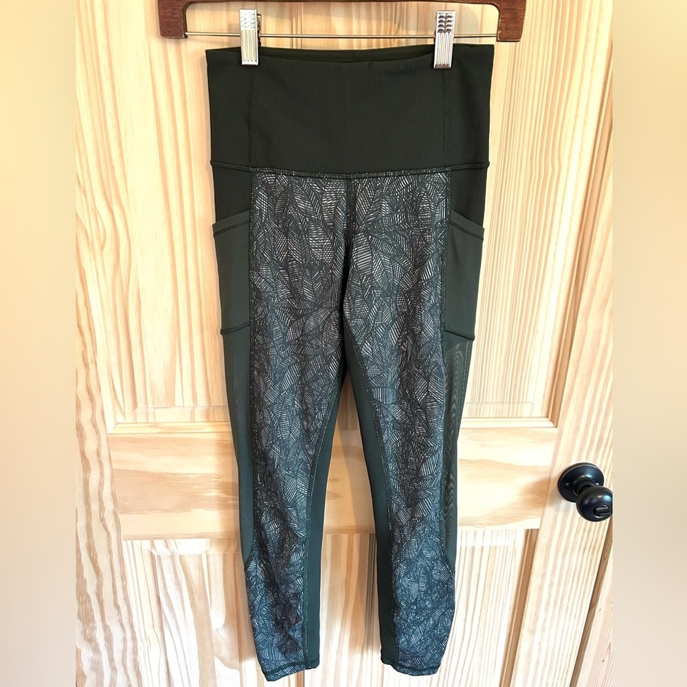 Lululemon Olive Green Leaf Print Leggings. Size 4.